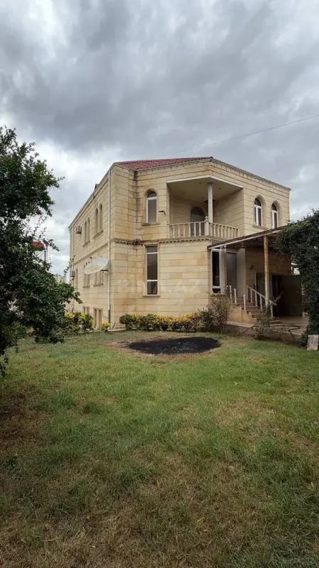 Kirayə verilir 6 otaqlı həyət evi 200 m²