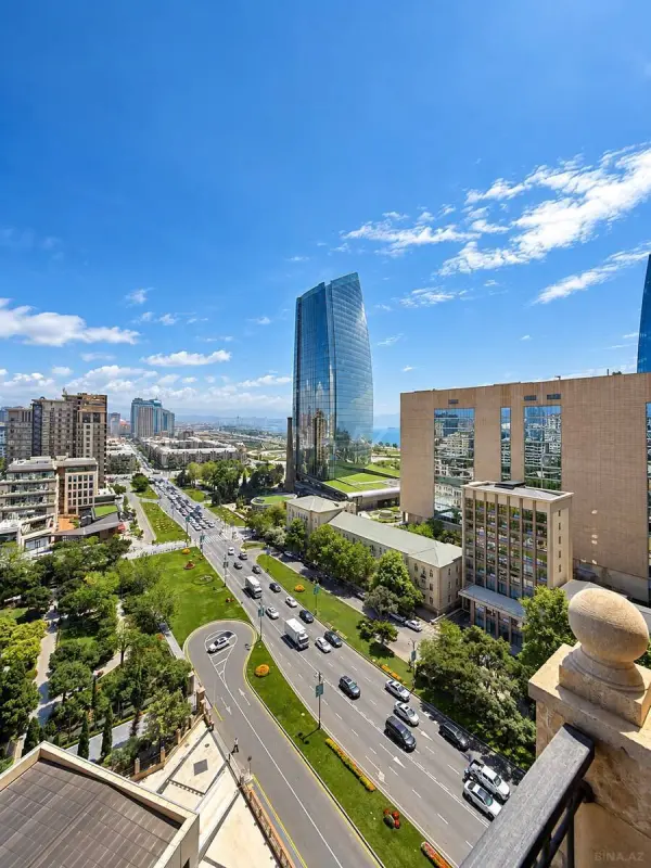 Satılır 3 otaqlı mənzil 181 m²