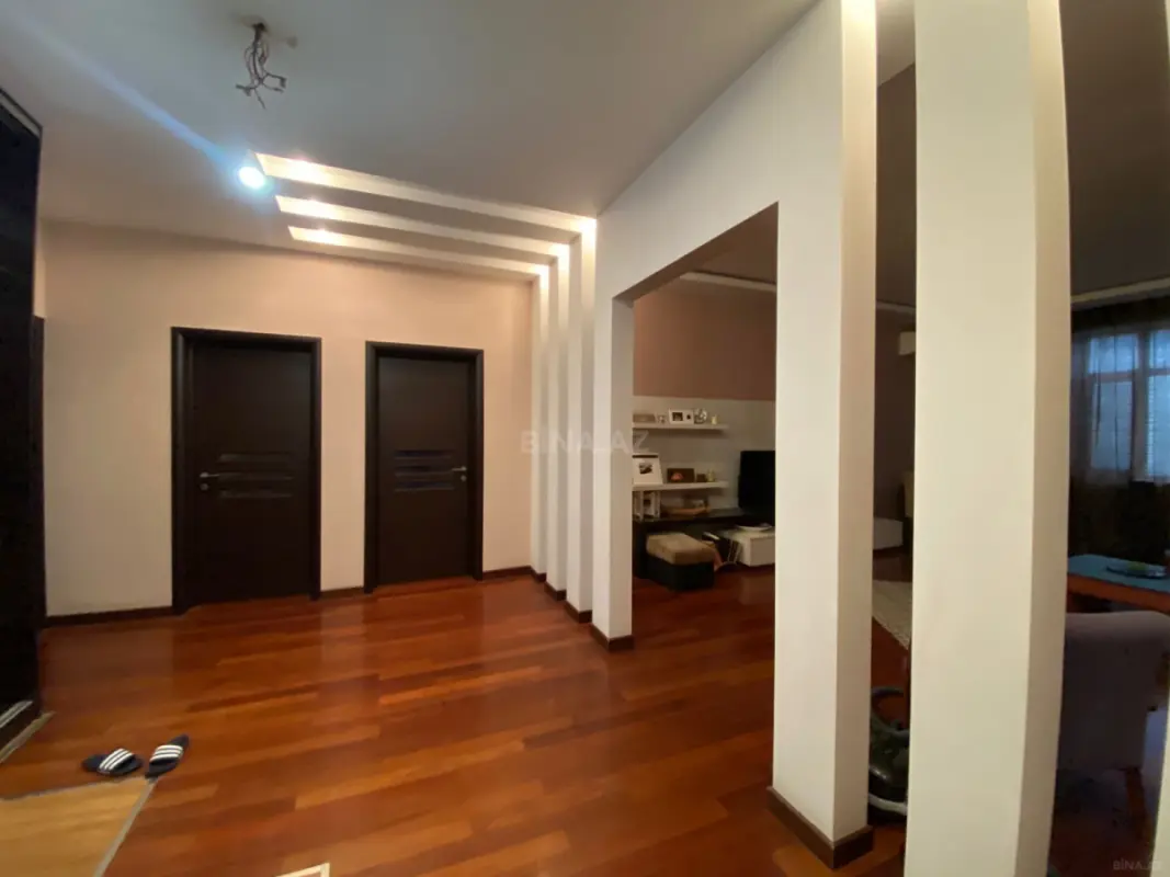 Satılır 3 otaqlı mənzil 135 m²