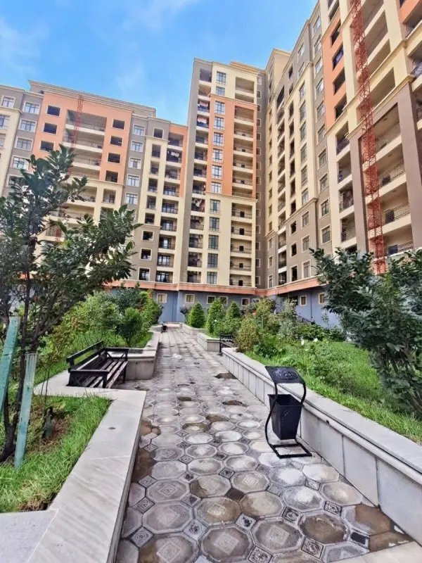 Satılır 3 otaqlı mənzil 127 m²