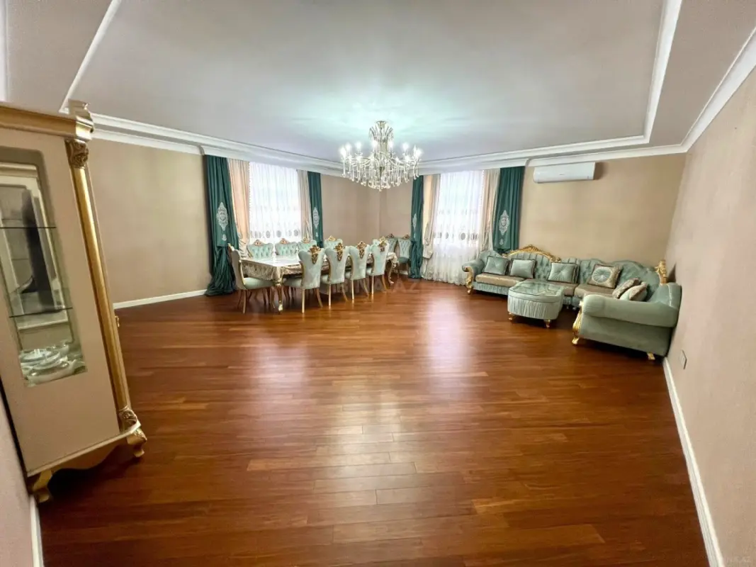 Satılır 3 otaqlı mənzil 160 m²