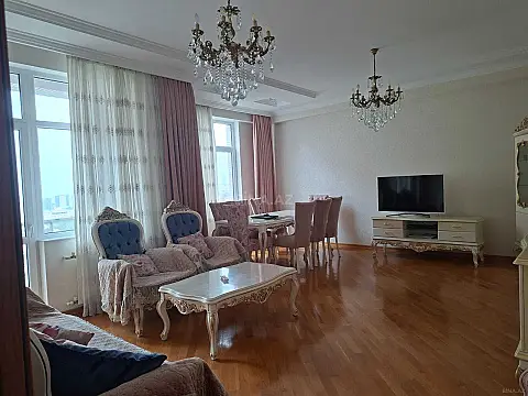 Satılır 3 otaqlı mənzil 117 m² — Bakı 3 otaq 117.00 m²