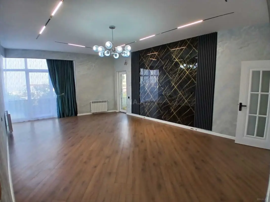 Satılır 3 otaqlı mənzil 127 m²