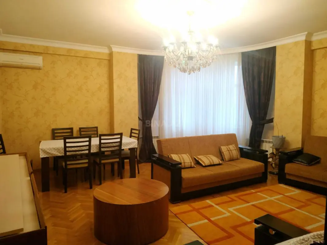 Kirayə verilir 2 otaqlı mənzil 100 m²