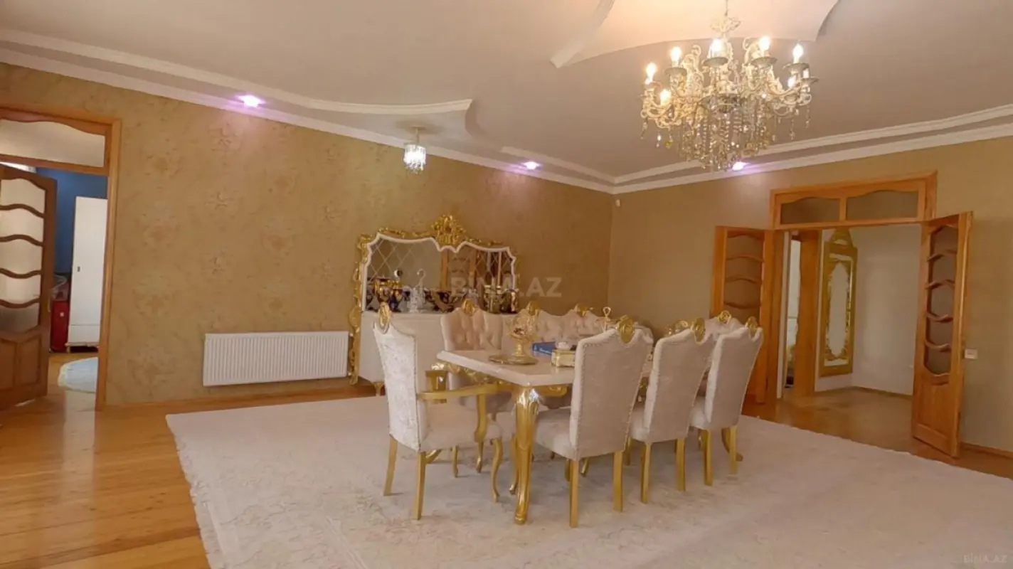 Satılır 5 otaqlı həyət evi 300 m²