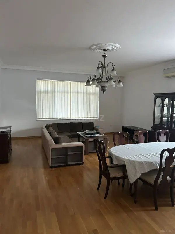 Kirayə verilir 9 otaqlı həyət evi 400 m²