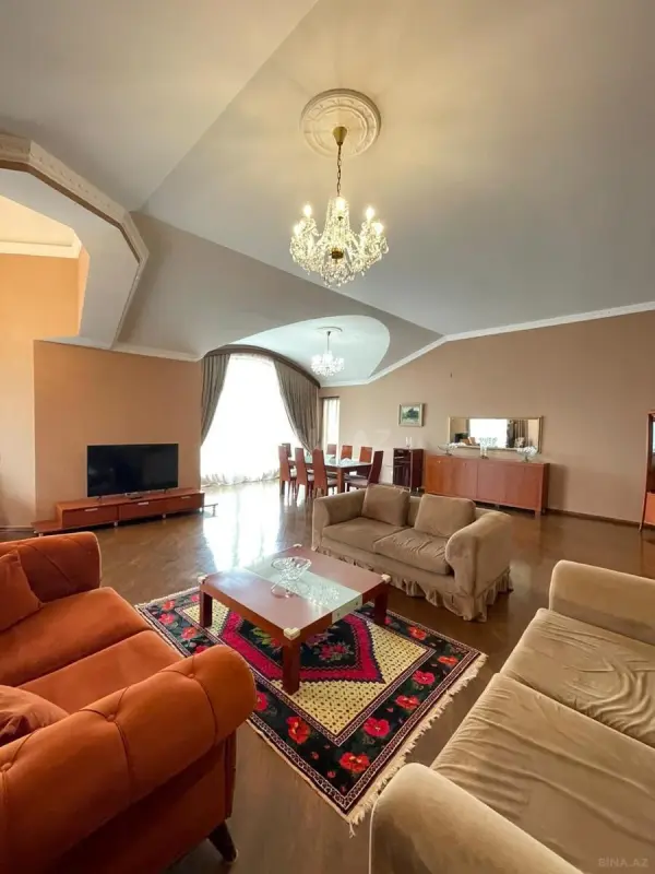 Kirayə verilir 4 otaqlı mənzil 200 m²