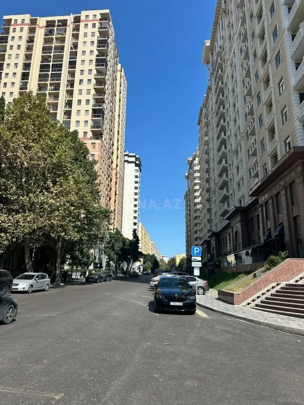 Satılır 3 otaqlı mənzil 110 m²
