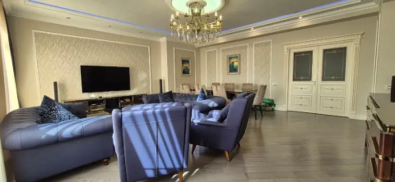 Satılır 4 otaqlı mənzil 290 m² — Bakı, İnşaatçılar 4 otaq 290.00 m²