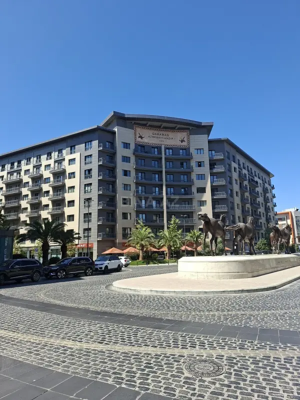 Satılır 5 otaqlı mənzil 252 m²