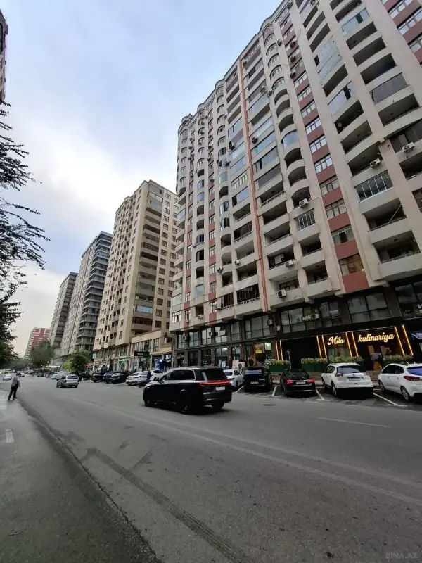 Satılır 4 otaqlı mənzil 164 m²