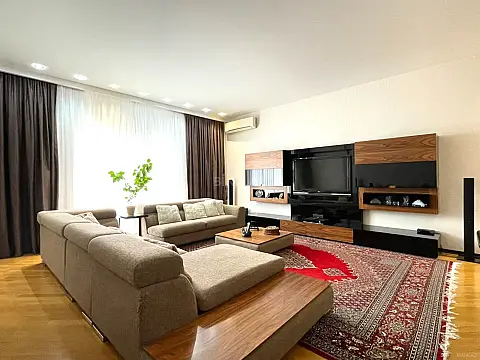 Satılır 4 otaqlı mənzil 200 m² — Bakı 4 otaq 200.00 m²