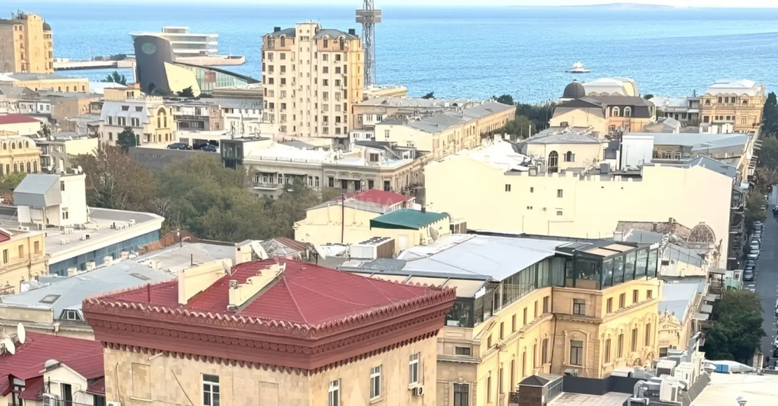 Satılır 3 otaqlı mənzil 138 m²