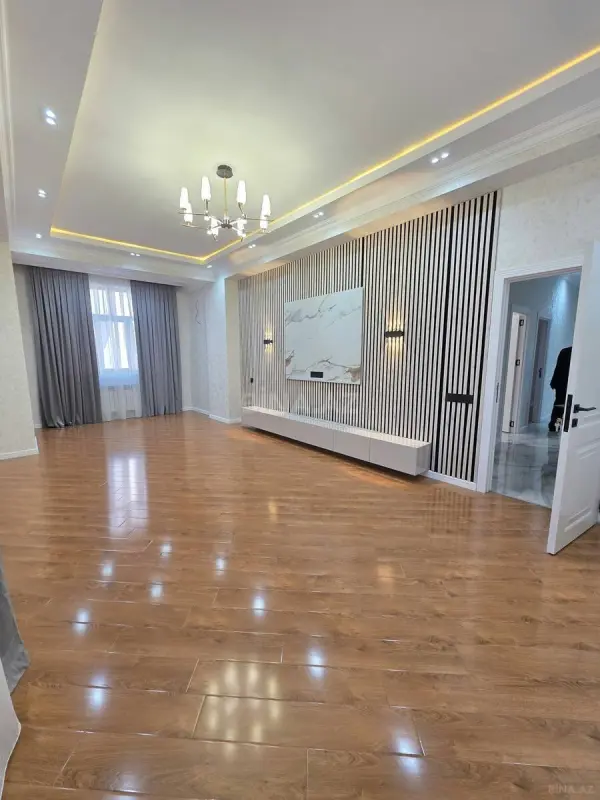 Satılır 3 otaqlı mənzil 135 m²