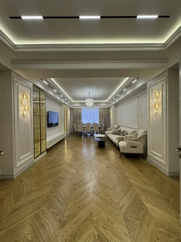 Satılır 4 otaqlı mənzil 233 m²
