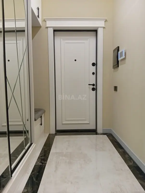 Satılır 4 otaqlı mənzil 131 m²