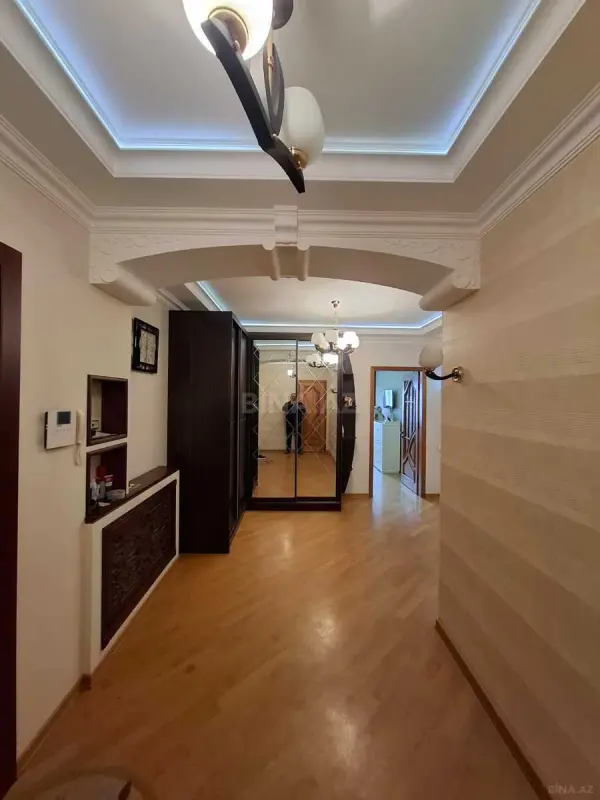 Satılır 3 otaqlı mənzil 126 m²