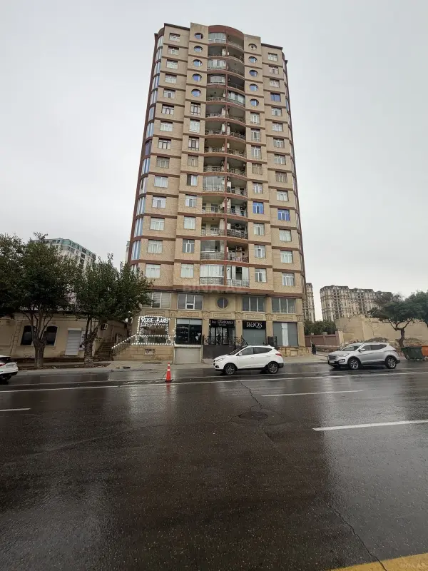 Satılır obyekt 841 m²