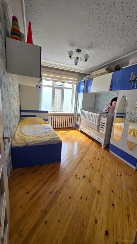 Satılır 4 otaqlı mənzil 100 m²