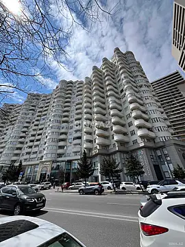 Satılır 3 otaqlı mənzil 160 m² — Bakı, İnşaatçılar 3 otaq 160.00 m²