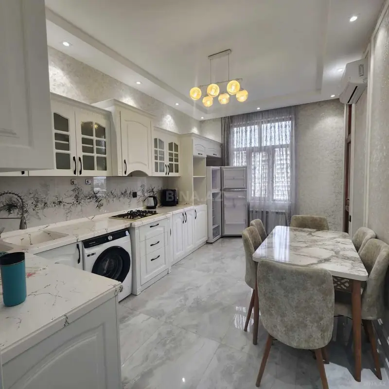 Kirayə verilir 2 otaqlı mənzil 100 m²