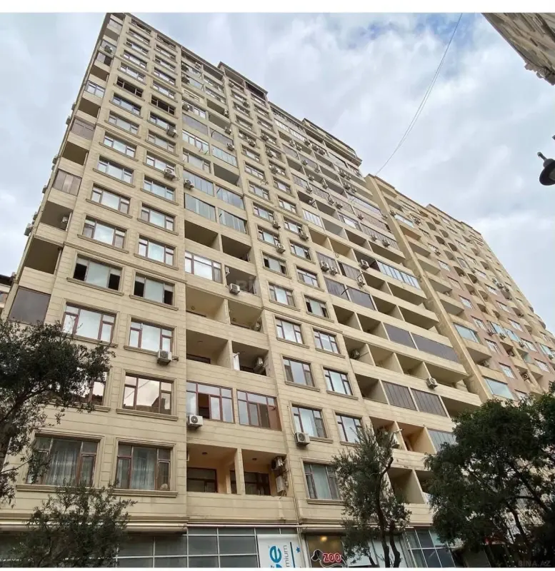 Satılır 4 otaqlı mənzil 173 m²