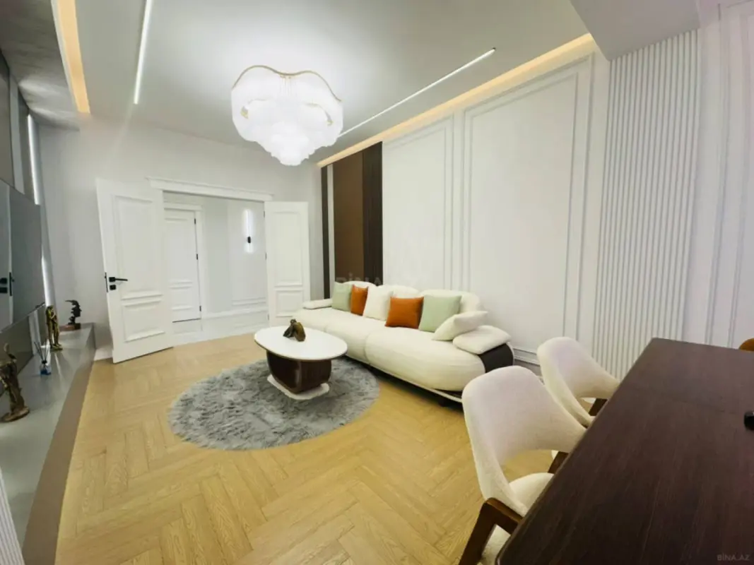 Satılır 4 otaqlı mənzil 142 m²