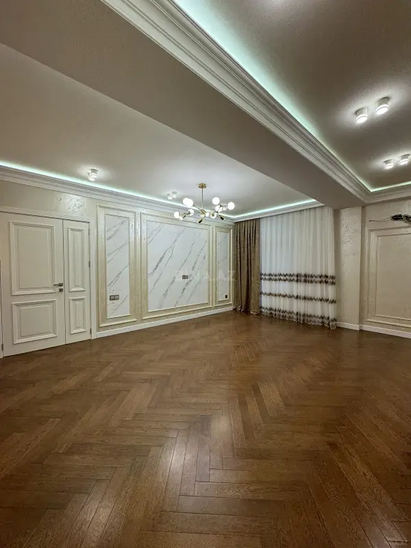 Satılır 3 otaqlı mənzil 124 m²