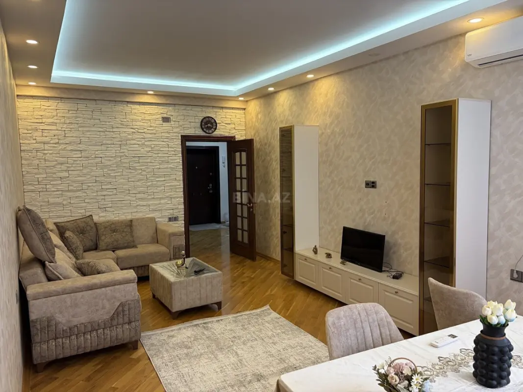 Kirayə verilir 2 otaqlı mənzil 92 m²