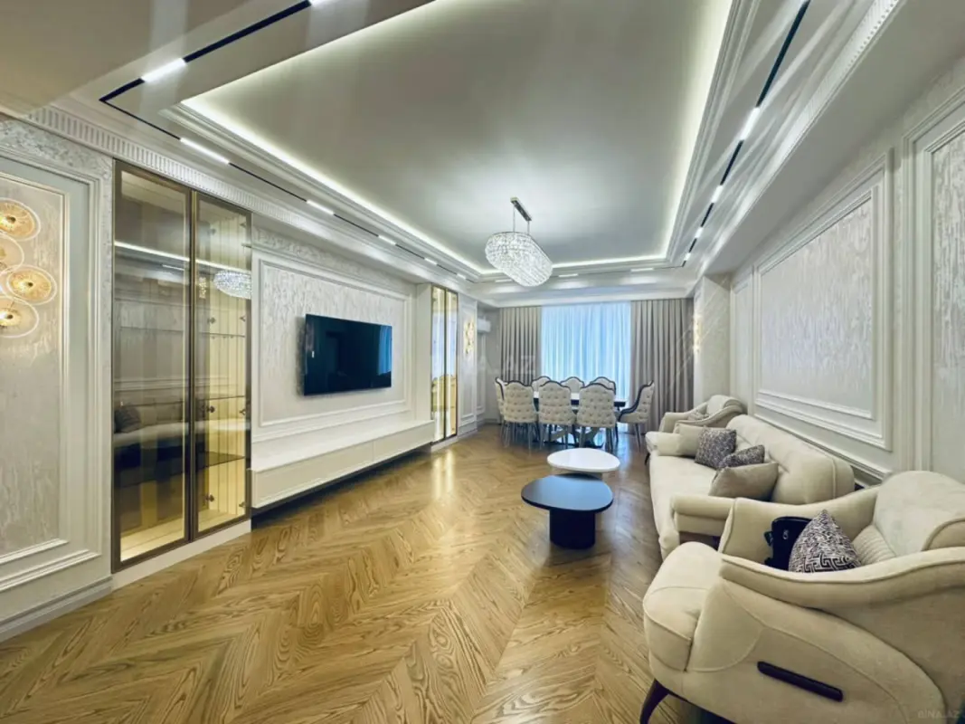 Satılır 4 otaqlı mənzil 233 m²