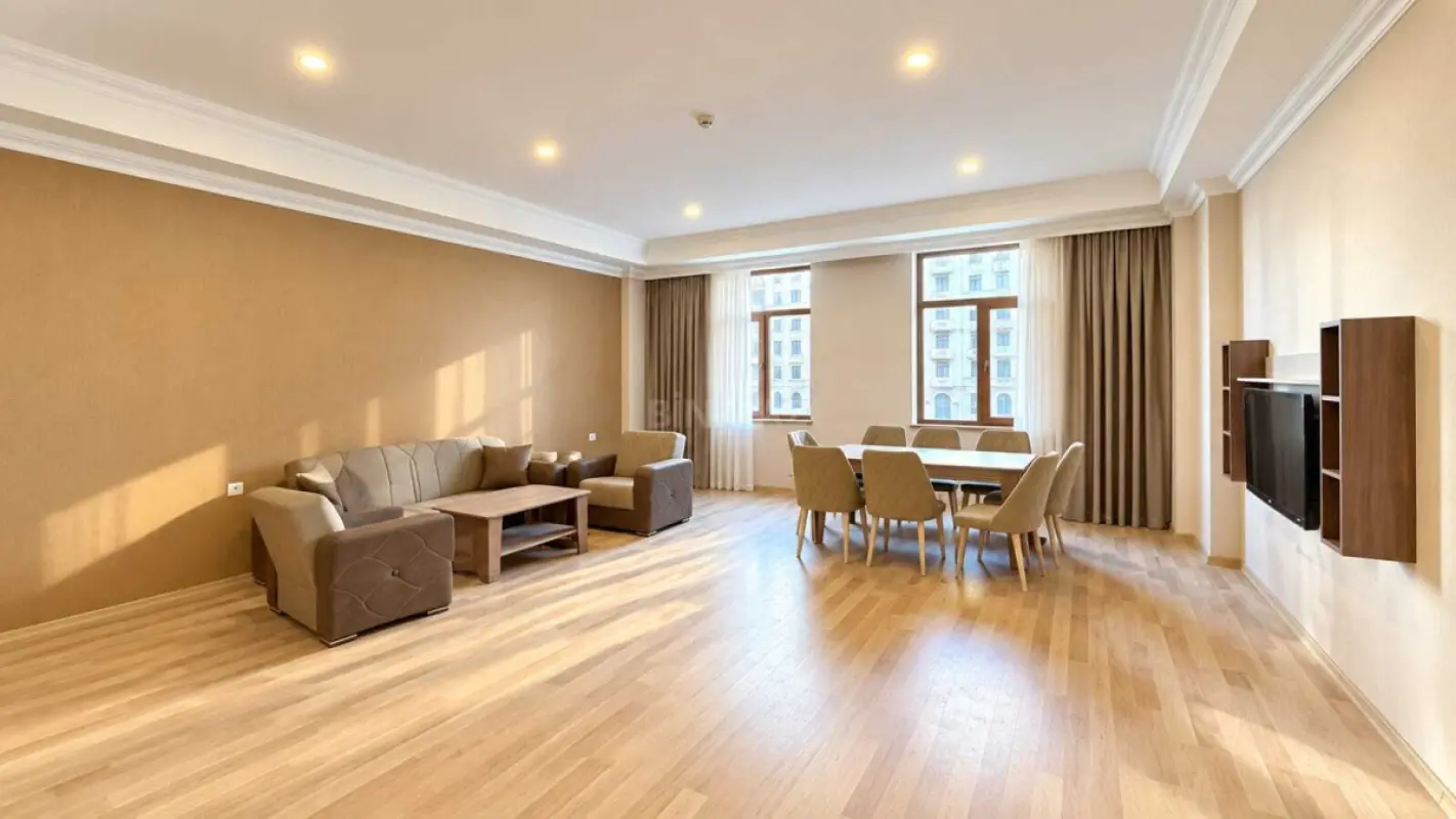Kirayə verilir 2 otaqlı mənzil 130 m²