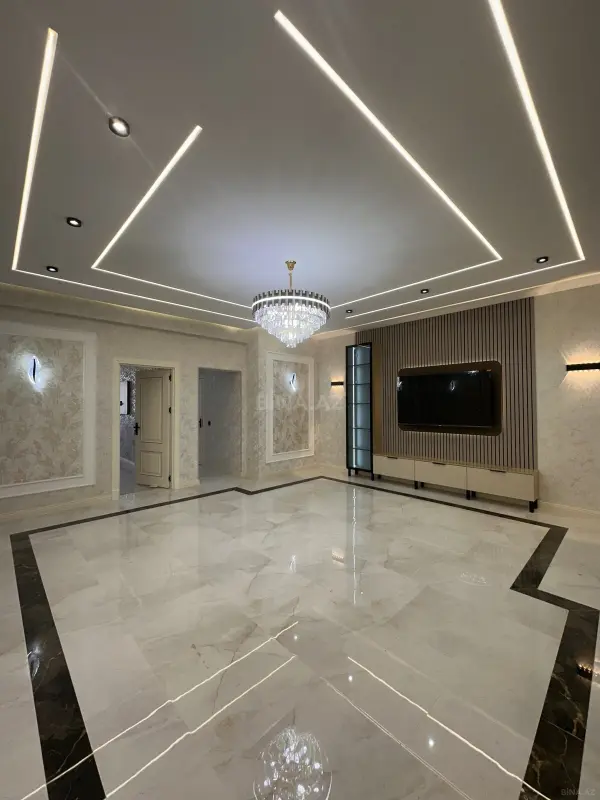 Satılır 4 otaqlı mənzil 140 m²