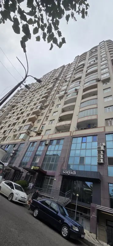 Kirayə verilir 4 otaqlı mənzil 250 m²