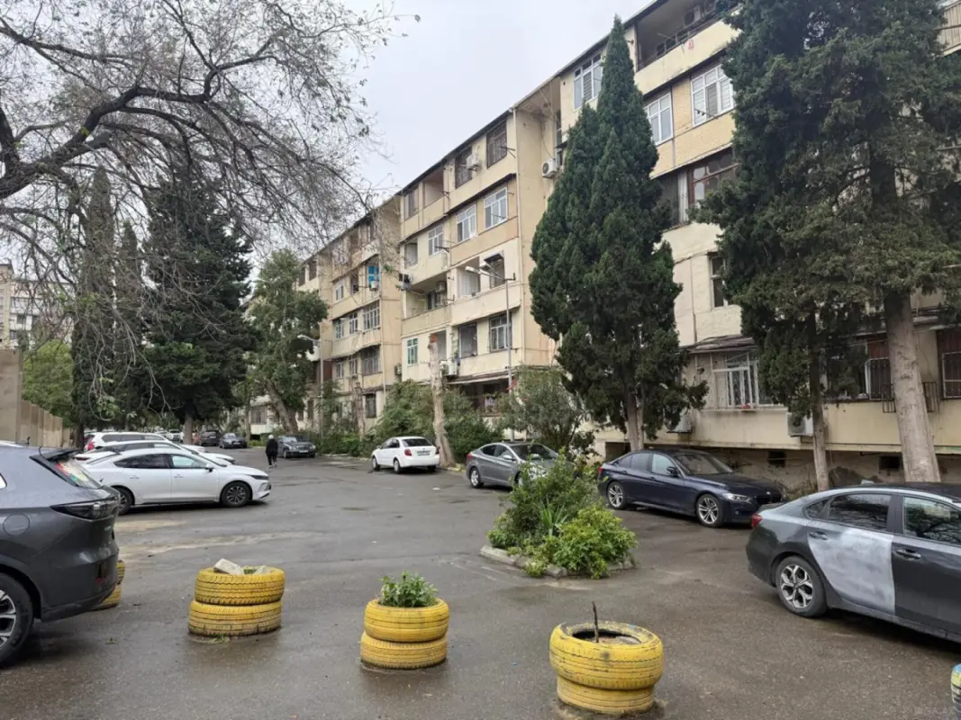 Satılır 4 otaqlı mənzil 100 m²