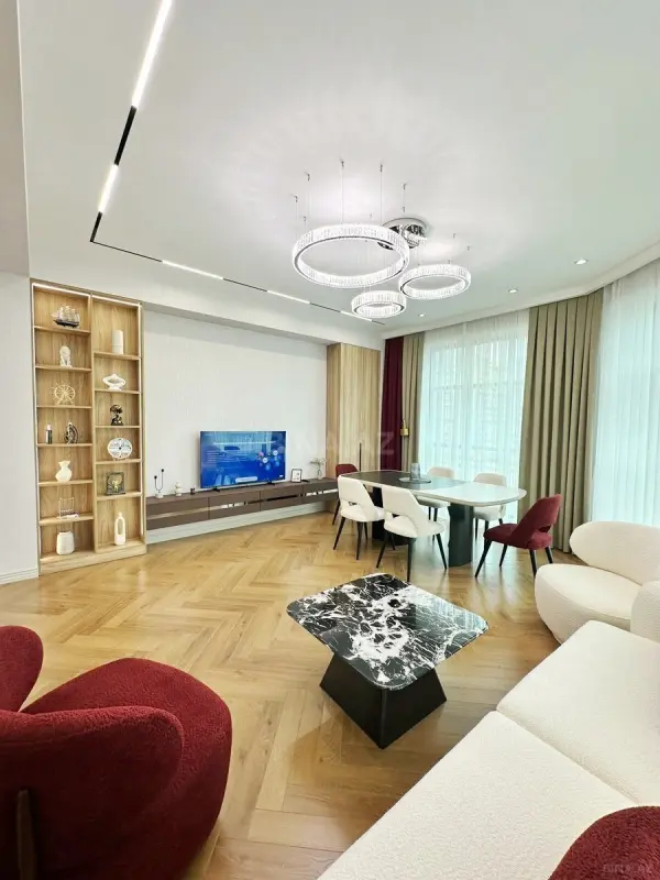 Satılır 3 otaqlı mənzil 127 m²