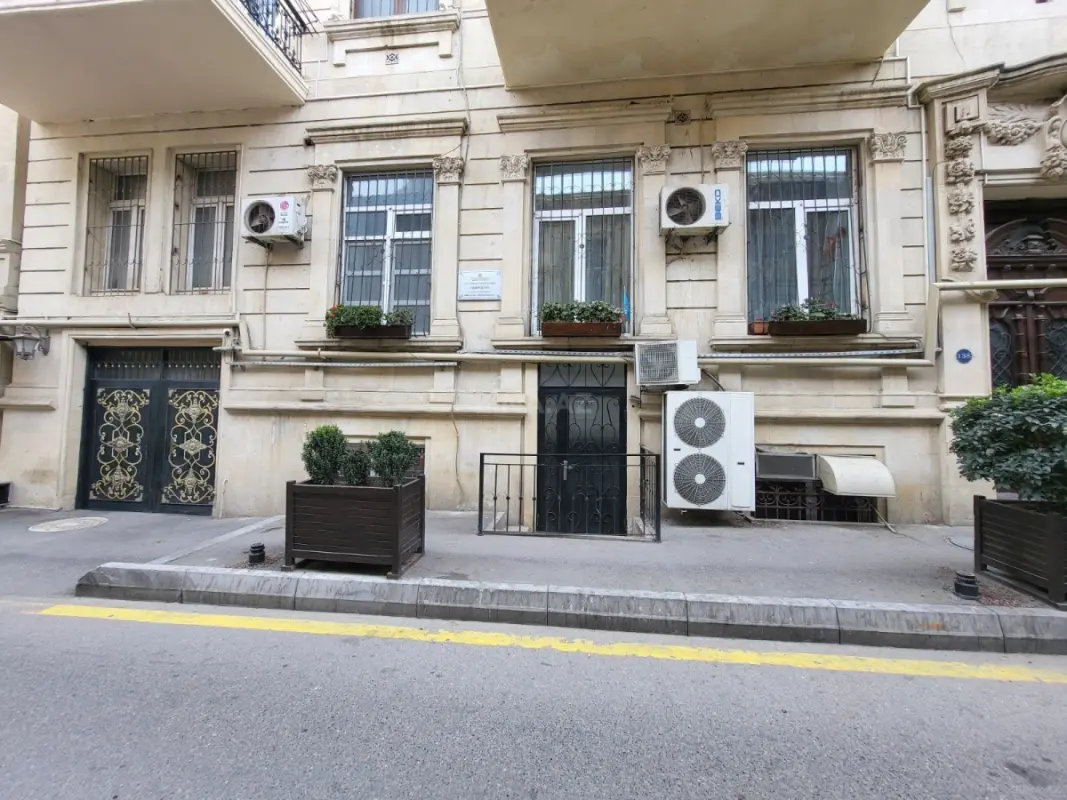 Kirayə verilir obyekt 165 m²