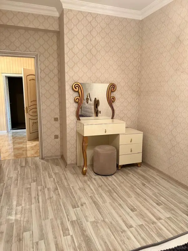 Kirayə verilir 2 otaqlı mənzil 74 m²