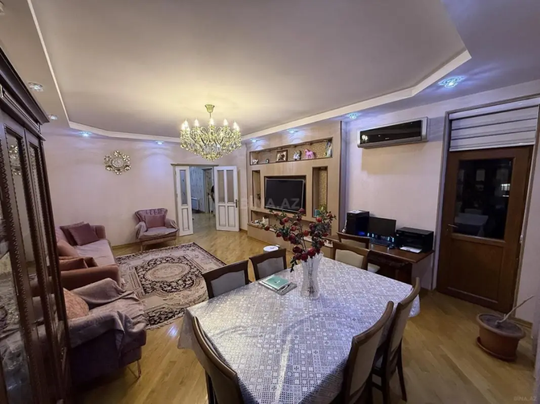 Satılır 4 otaqlı mənzil 142 m²