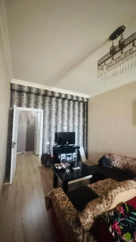 Kirayə verilir 2 otaqlı mənzil 85 m²