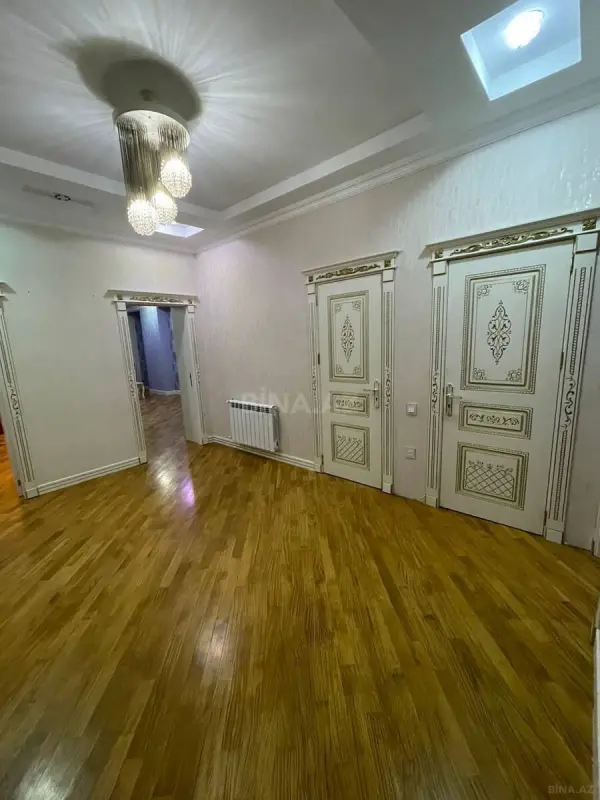 Kirayə verilir 4 otaqlı mənzil 180 m²