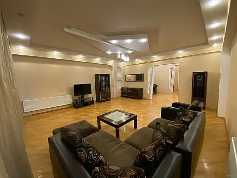Kirayə verilir 4 otaqlı mənzil 200 m² — Bakı 4 otaq 200.00 m²
