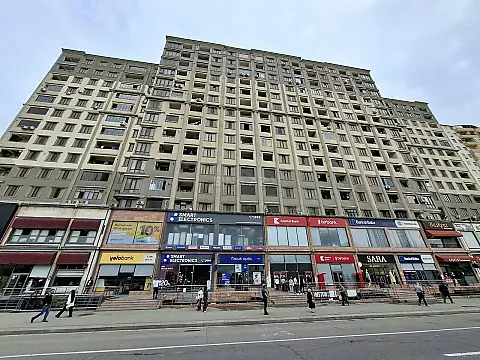 Satılır 4 otaqlı mənzil 178 m² — Bakı, İnşaatçılar 4 otaq 178.00 m²