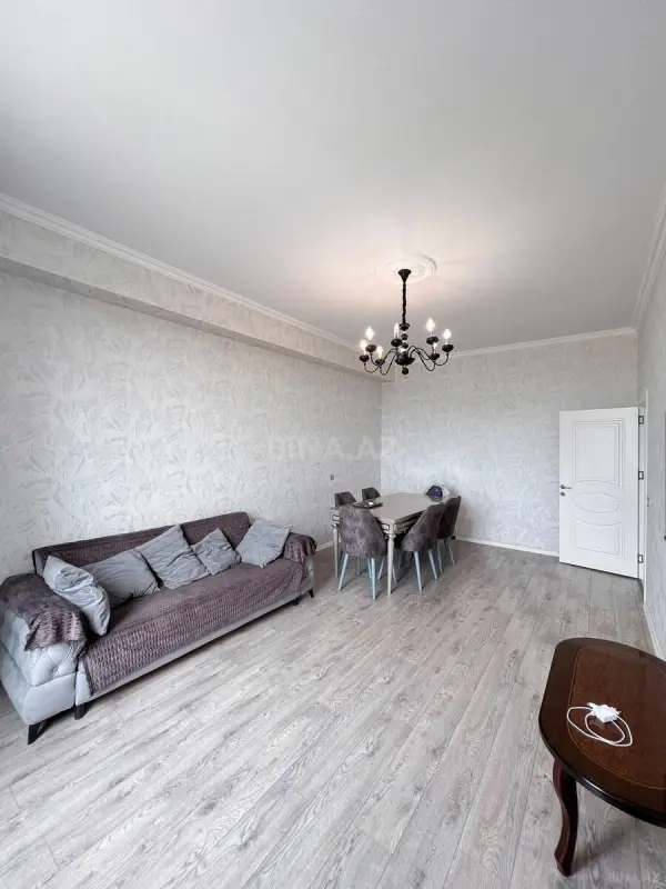 Satılır 9 otaqlı mənzil 90 m²