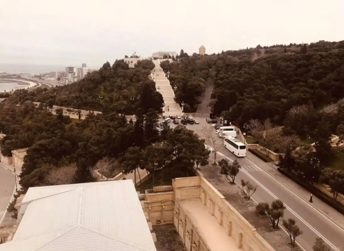 Kirayə verilir 2 otaqlı mənzil 87 m²