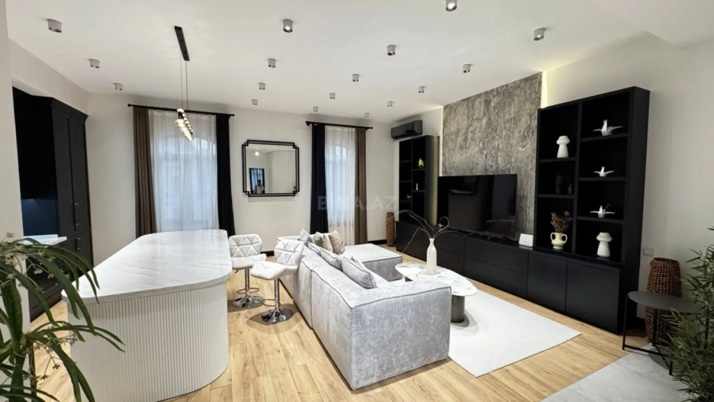 Kirayə verilir 2 otaqlı mənzil 90 m²