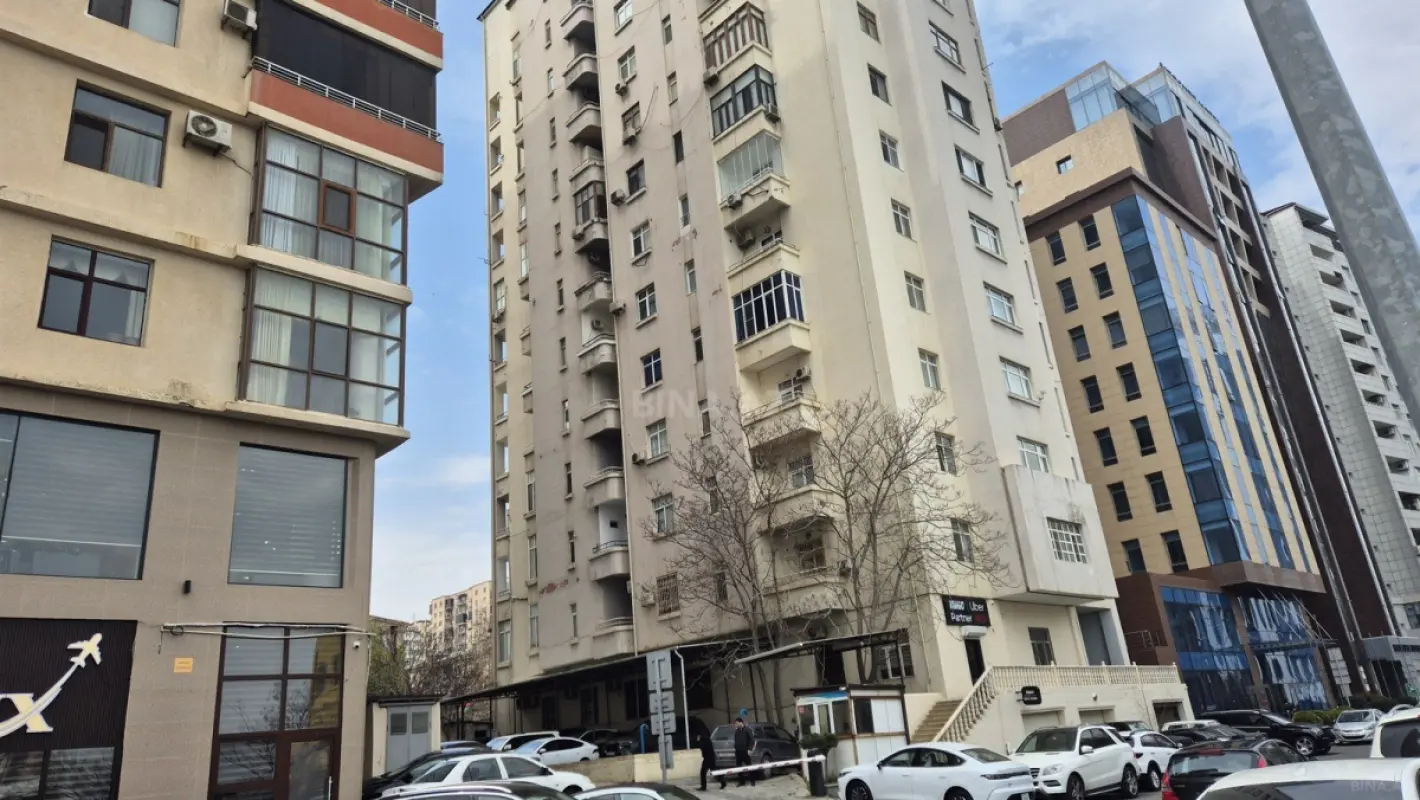 Satılır 3 otaqlı mənzil 168 m²