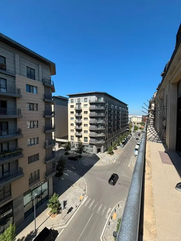 Satılır 2 otaqlı mənzil 115 m²