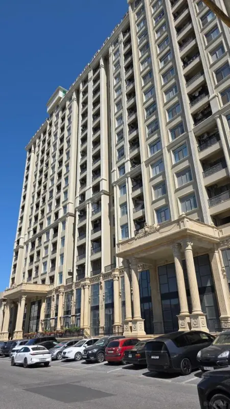 Satılır 4 otaqlı mənzil 171 m²