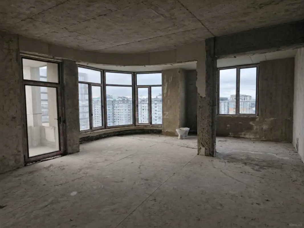 Satılır 4 otaqlı mənzil 209 m²