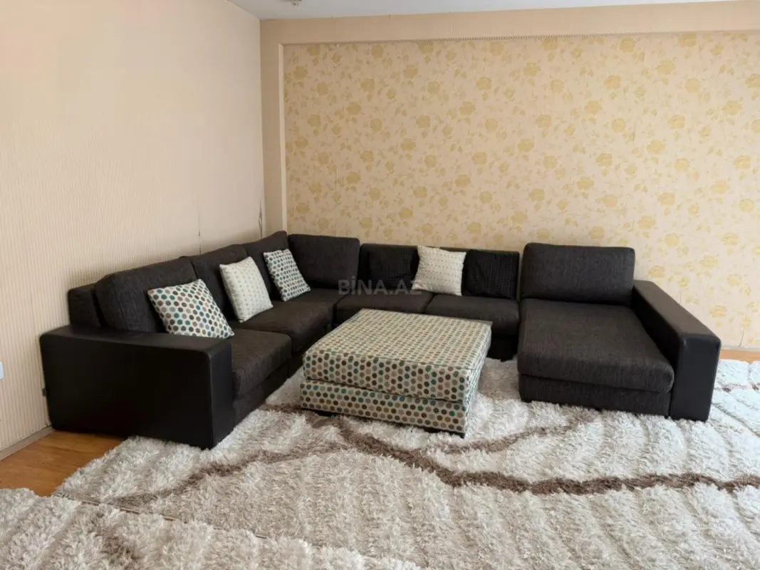 Kirayə verilir 3 otaqlı mənzil 140 m²